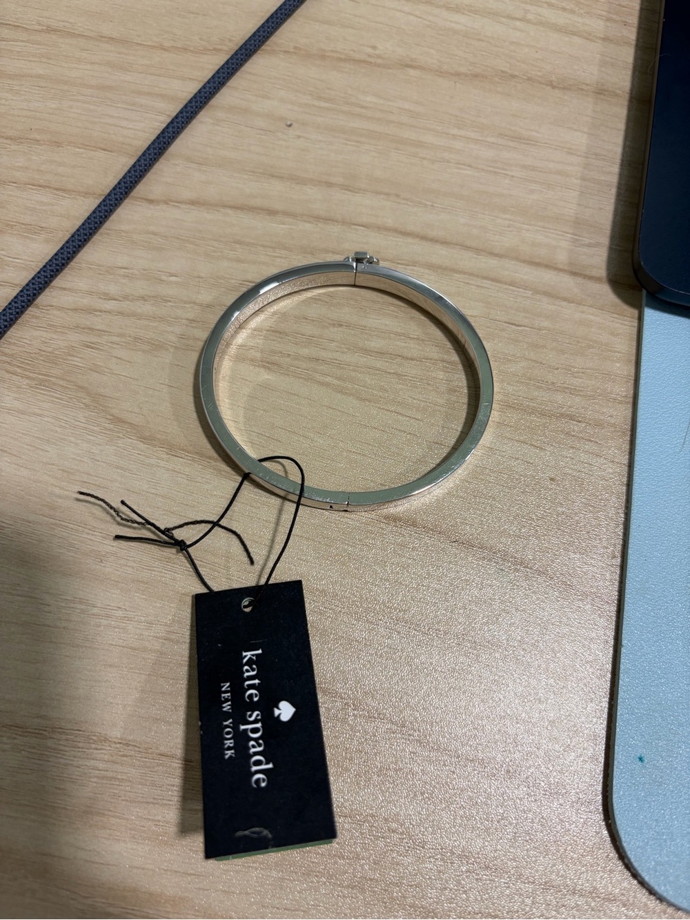 kate spade gold plated hinged bangle bracelet - Picture 5 of 7